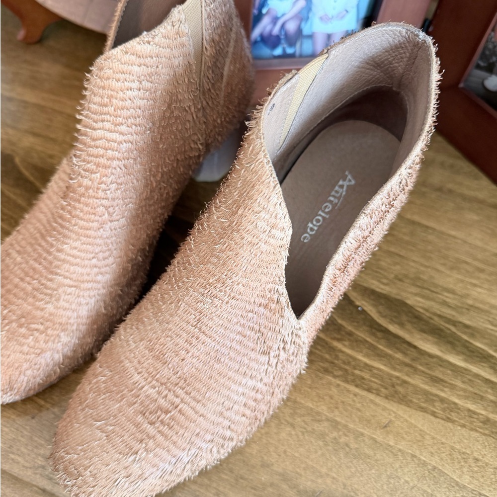 Antelope Peri Ankle Booties - Picture 14 of 16